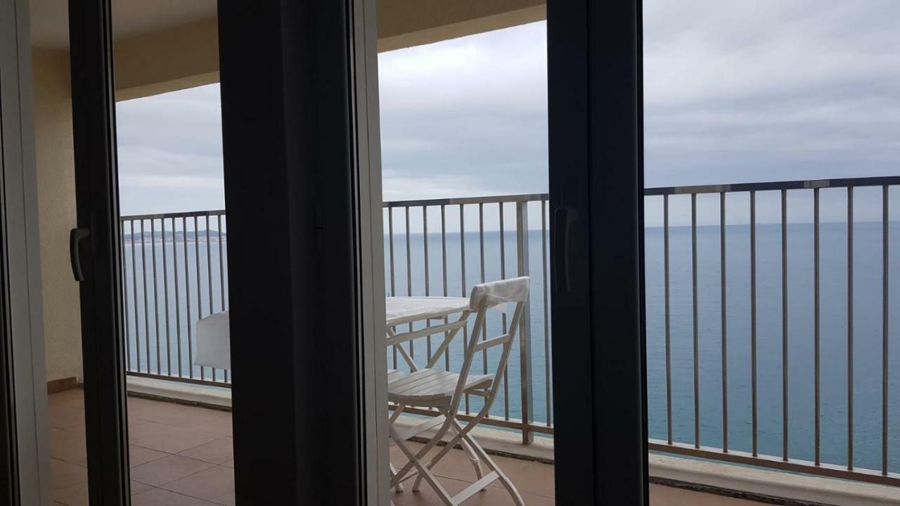 Apartamento En Primera Linia Vistas Al Mar 普拉加德阿罗 外观 照片